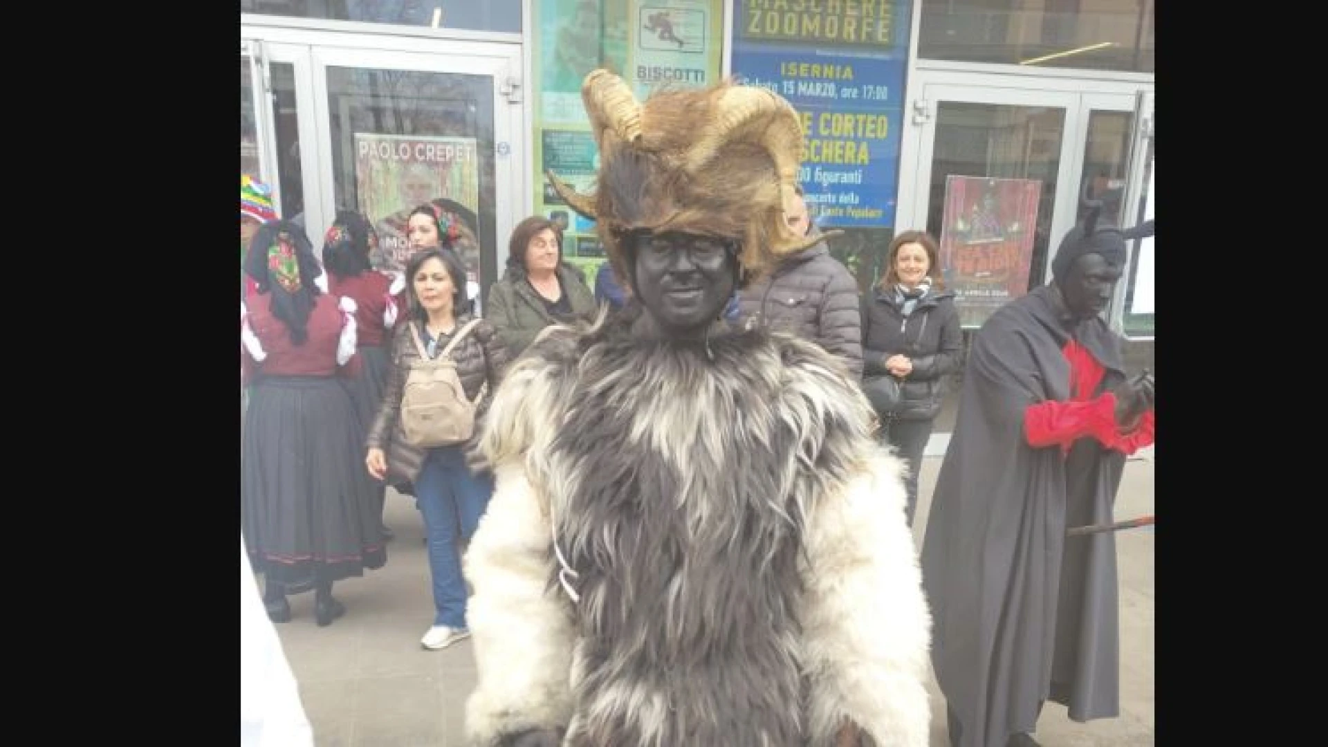 Isernia: il Carnevale Europeo delle Maschere Zoomorfe incanta la città. Tanti i turisti ad assistere alla sfilata . Guarda ala gallery fotografica